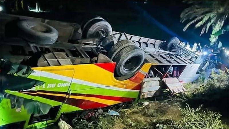 1 killed, 41 injured in road crash in Faridpur