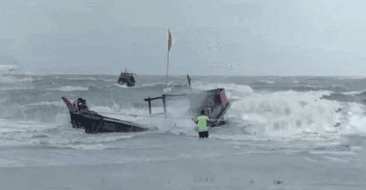 Trawler capsizes in Bay of Bengal: bodies of 5 fishermen found after 22 hours