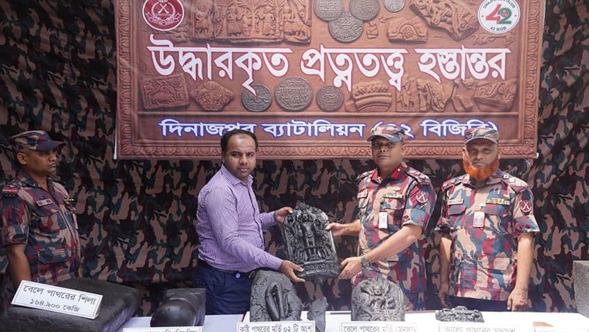 BGB hands over seven ancient statues to archaeological museum