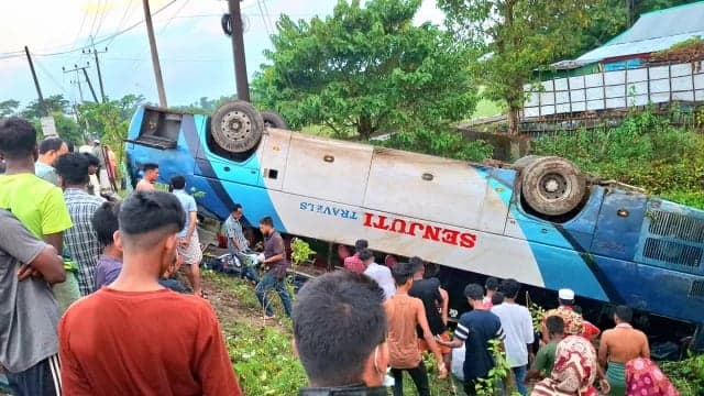 Mother, daughter killed as bus overturns in Sunamganj