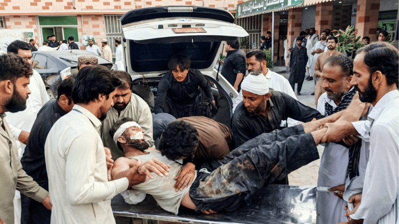 Suicide bomb attack on security checkpoint in Pakistan, 11 killed