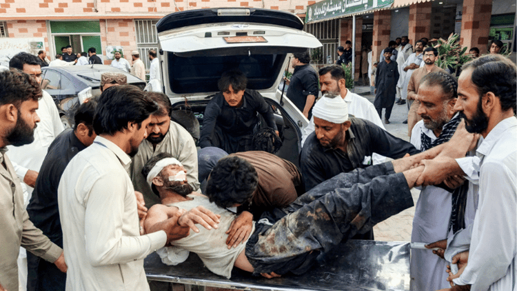 Suicide bomb attack on security checkpoint in Pakistan, 11 killed