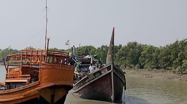 Indian Coast Guard detains 29 Bangladeshi fishermen