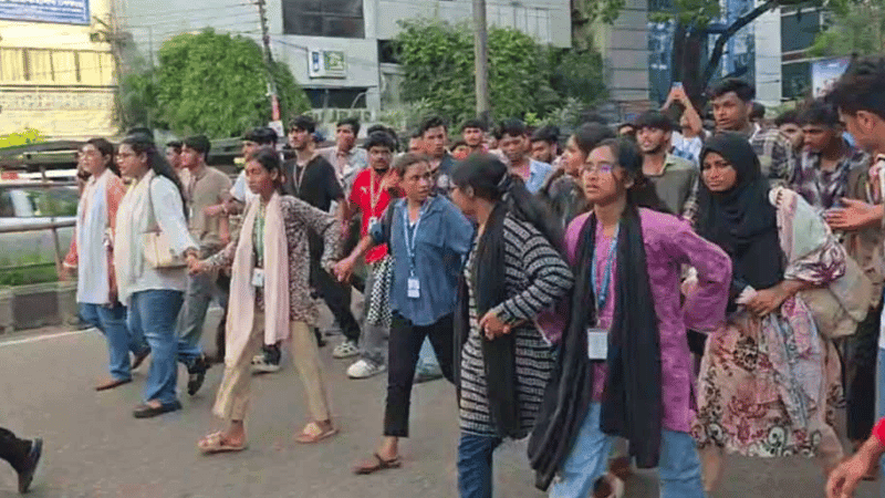 Students march from Science Lab to Parliament