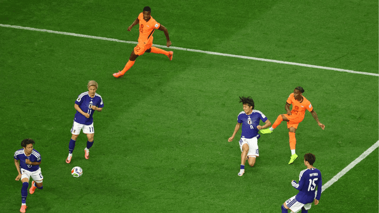 Netherlands lead again via Summerville goal