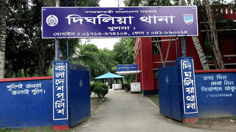 Van driver found with throat slit in Khulna