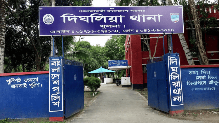 Van driver found with throat slit in Khulna