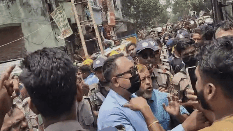 5 held over attack on police in Mirpur