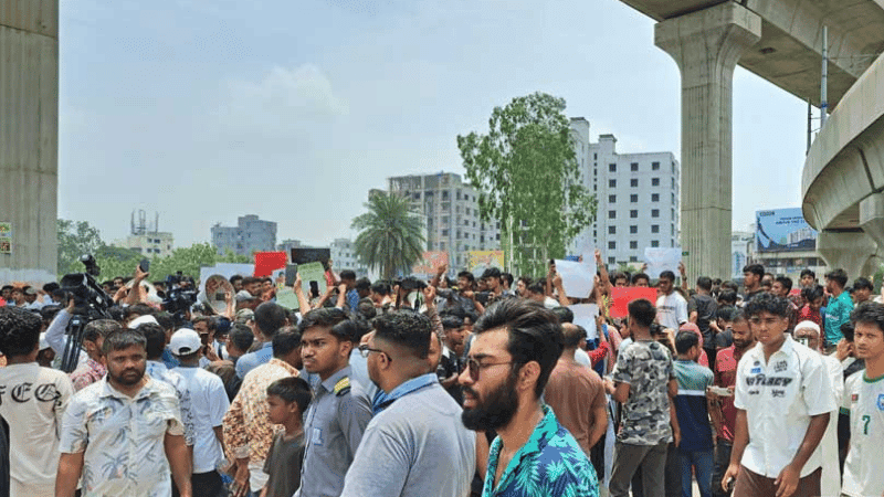 Students threaten roadblock if govt fails to respond by 12:30pm