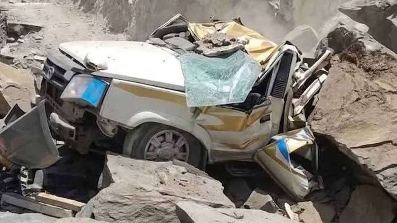 13 killed as landslide fall on tourist vehicle in Himachal Pradesh