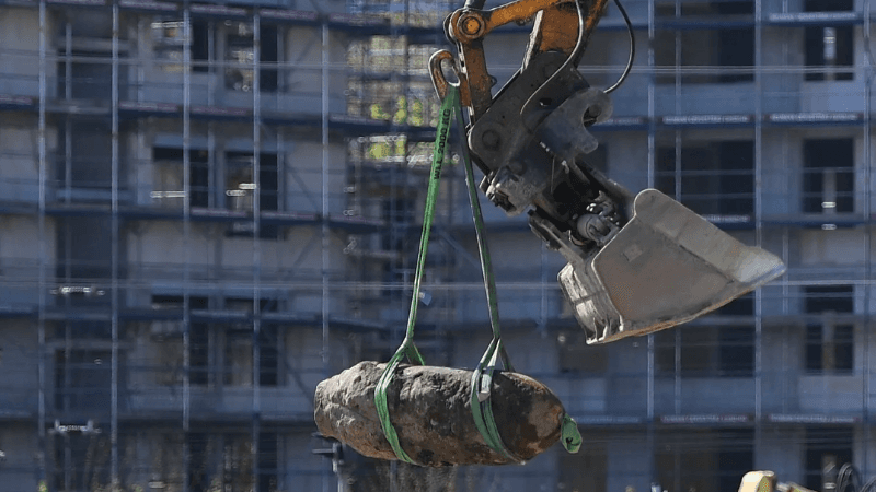 Thousands evacuated in Berlin after WWII bombs unearthed