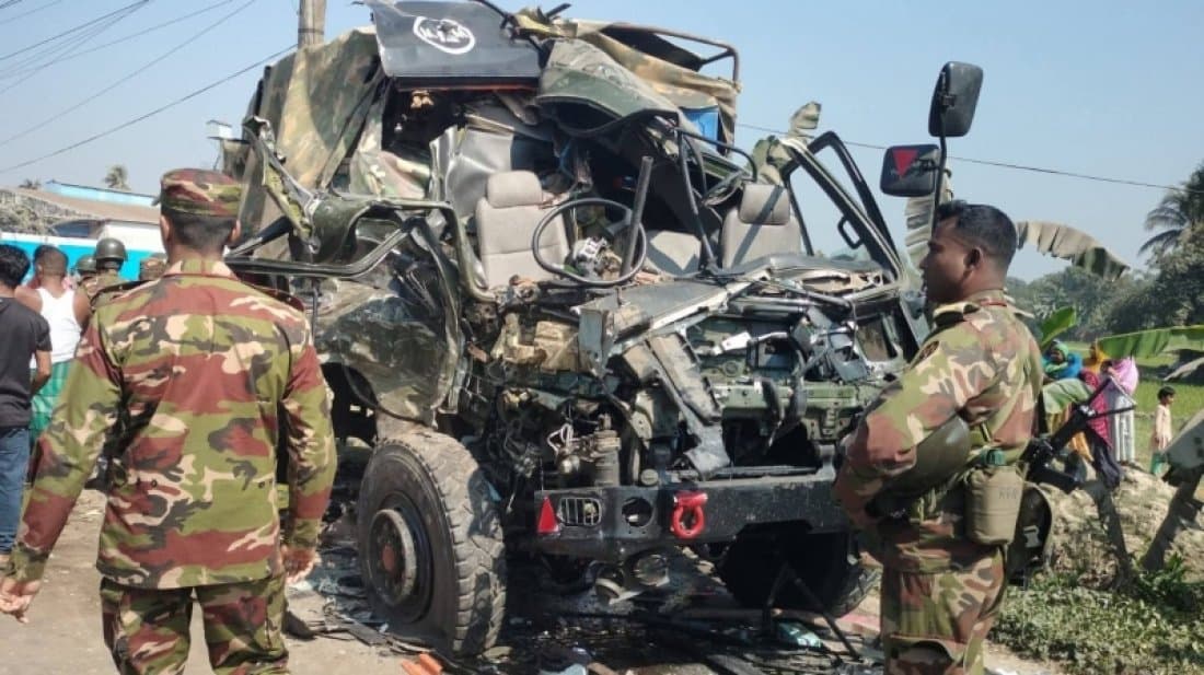 3 killed, 15 injured in head-on collision between bus and army vehicle in Phulpur