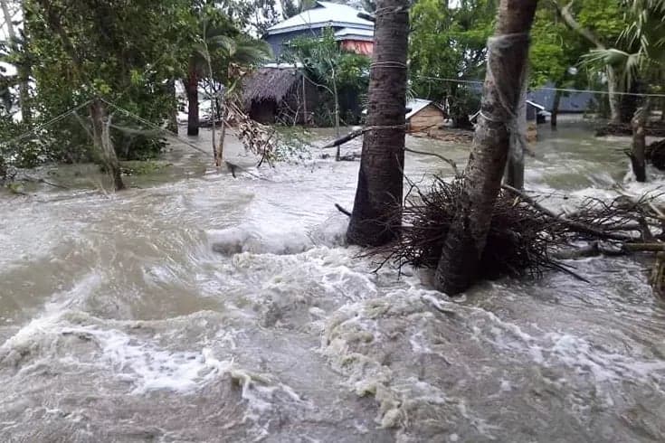 আশ্রয়কেন্দ্রে যাওয়ার সময় জোয়ারে ভেসে যুবকের মৃত্যু