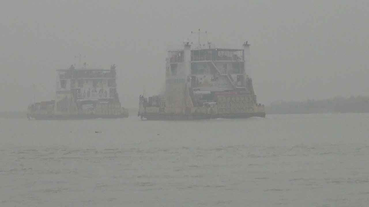 Dense fog halts ferry service on Daulatdia–Paturia route