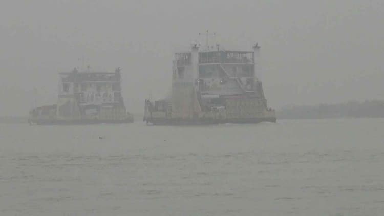 Dense fog halts ferry service on Daulatdia–Paturia route