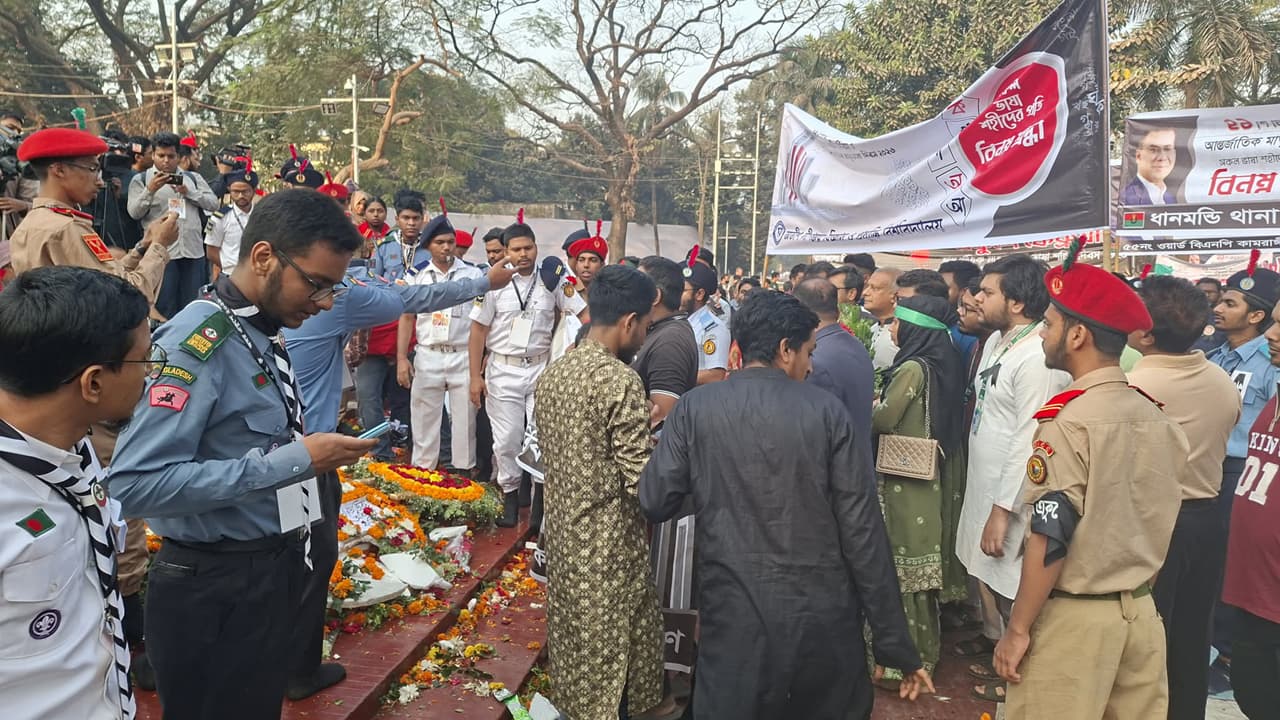 Masses pour into Central Shaheed Minar to pay homage to Language Martyrs