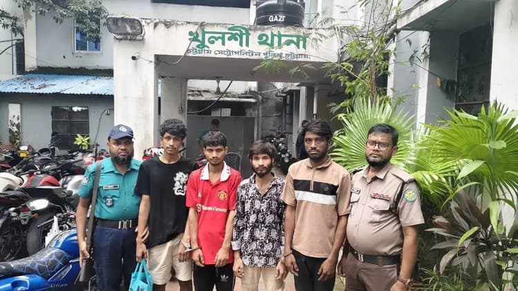 Four arrested in Chattogram for stabbing police SI in Mohammadpur
