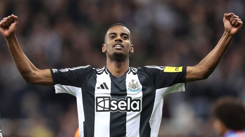 Liverpool agree record deal for Isak