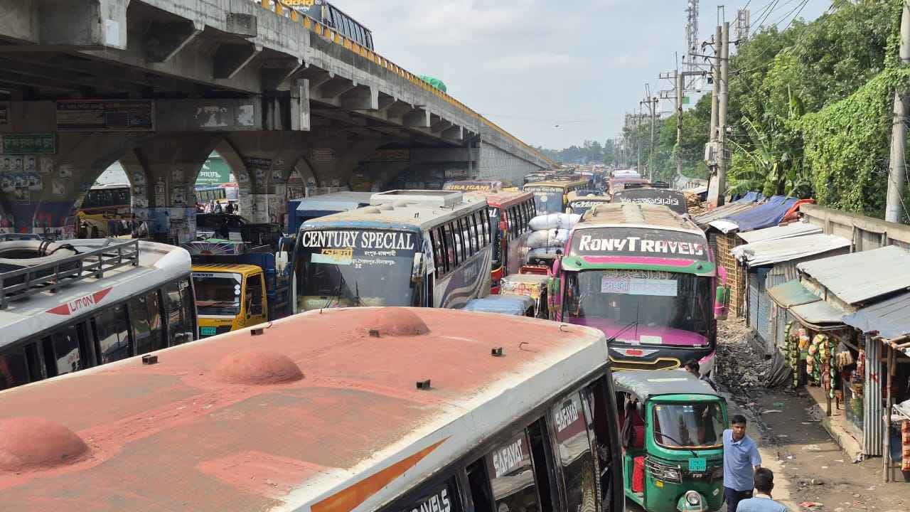 Two transport workers arrested for extortion, colleagues block highways