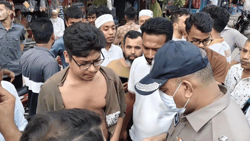 Student detained on suspicion of Chhatra League at Mirpur Bangla College