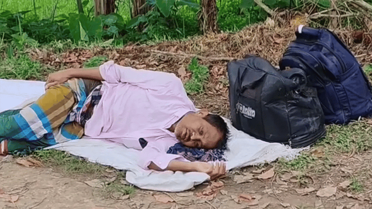 Woman allegedly leaves sick husband on roadside in Tangail