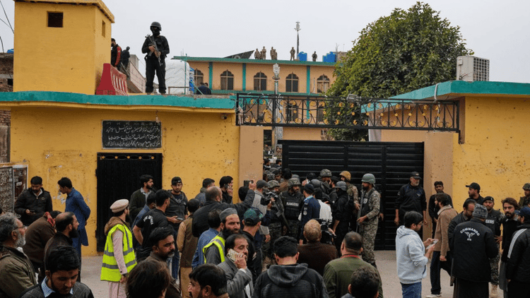 At least 31 killed in suicide blast at Islamabad mosque