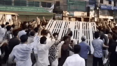Students remove Chattogram Education Board gate