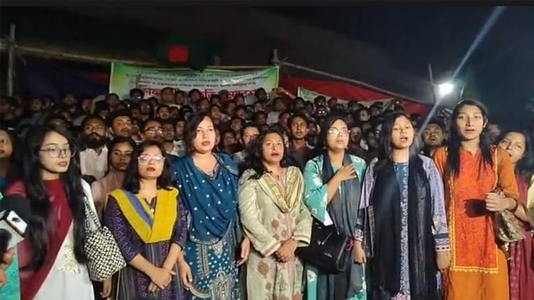 National anthem sung in unison at Raju Memorial Sculpture