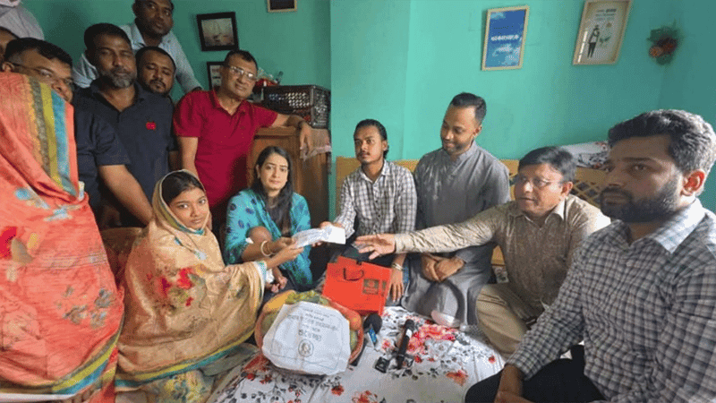 PM sends gift for newborn daughter of July uprising injured Sujon