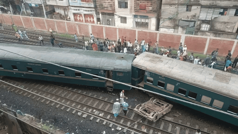 Commuter train derails in Dhaka's Gopibag