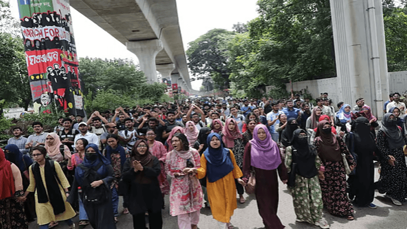 Students of Sher-e-Bangla Agricultural University block Agargaon road, traffic disrupted