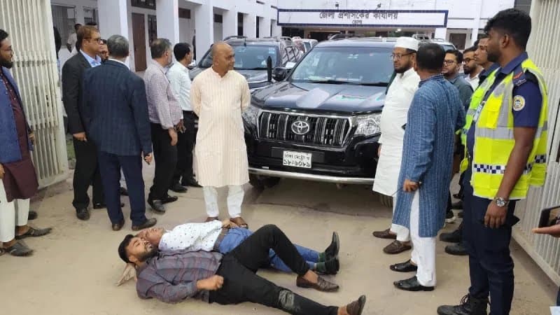 Three advisers blocked in Bhola