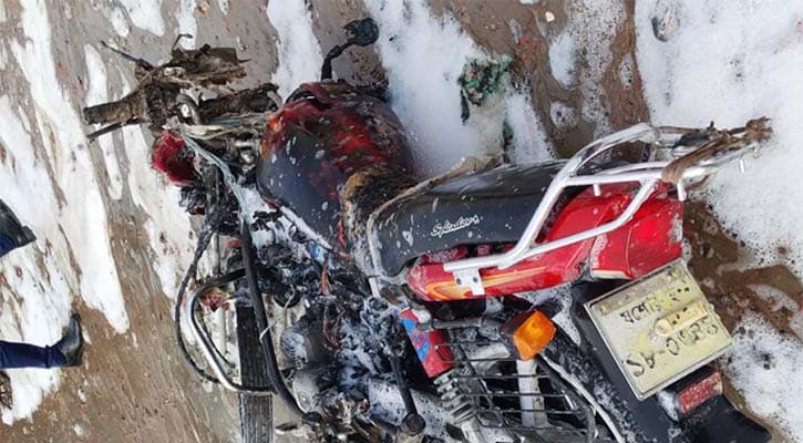 Motorcycle catches fire after refueling in Jashore