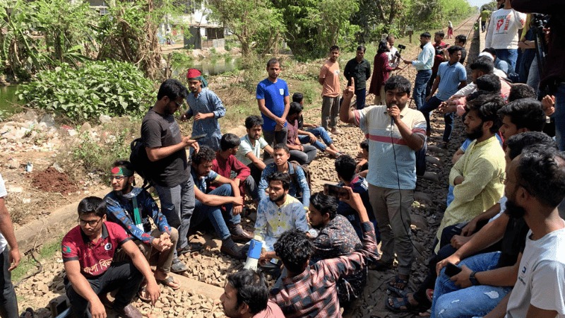 RU students block railway protesting 'DU centralism'