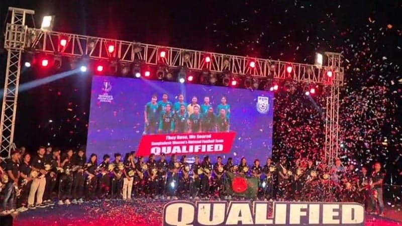 BFF holds midnight reception for women's team