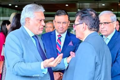 Bangladeshi and Pakistani Foreign Ministers meet in Philippines
