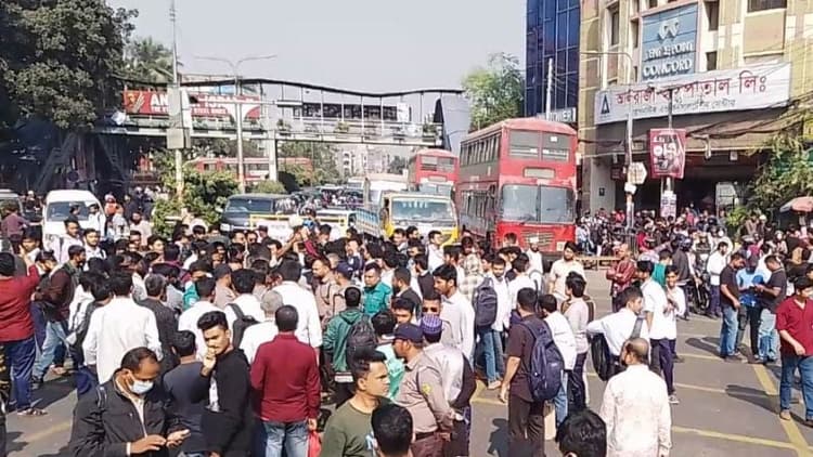 Tejgaon College students block Farmgate in protest over fellow’s death