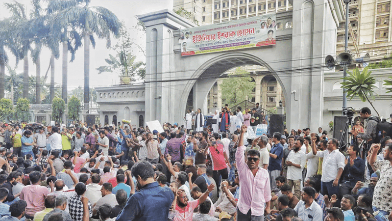 Ishraque supporters continue sit-in at Nagar Bhaban