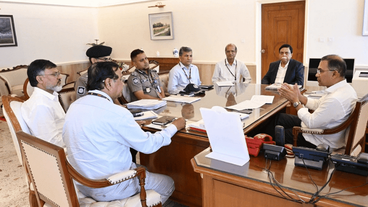 PM orders quick rehabilitation of evicted hawkers