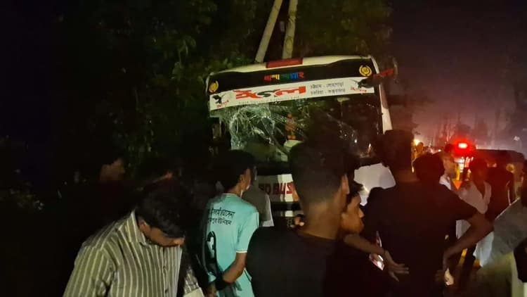 Three killed, 30 injured in Bus-Leguna head-on collision in Chattogram