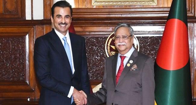 President holds meeting with Qatar Amir, seeks investment in SEZs