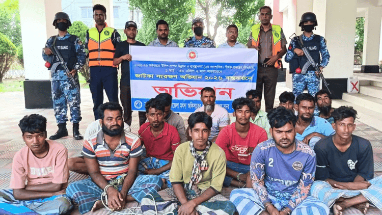 16 fishermen detained in Chandpur for catching juvenile Hilsa