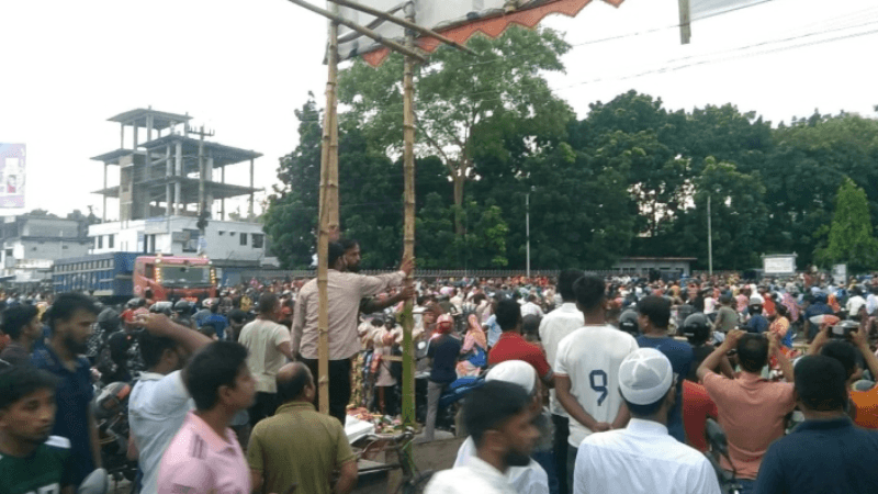 1 killed in clashes between workers and joint forces at Nilphamari EPZ