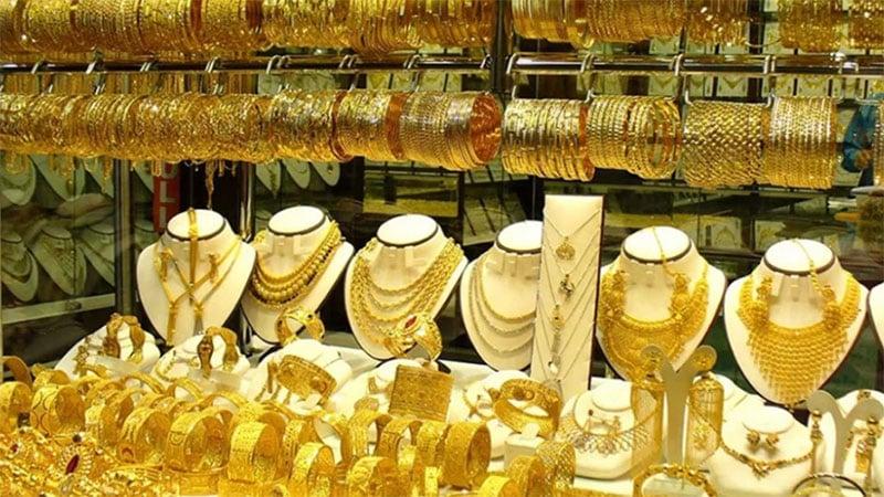 Gold prices fall after hitting record highs