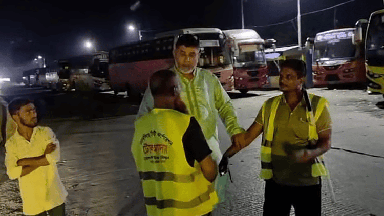 Extortion at midnight in Mymensingh: City administrator catches 2 red-handed