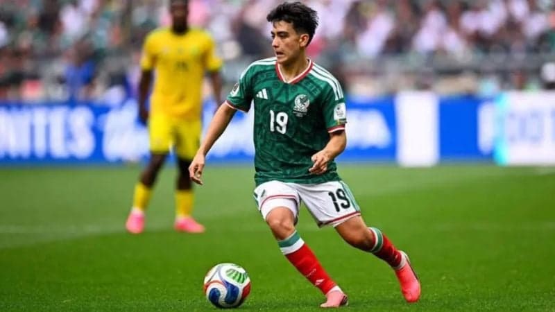 Gilberto Mora breaks 96-year record, edges closer to Pele