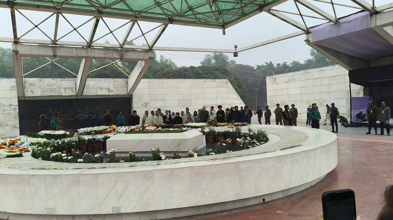 Zaima Rahman pays respect to Khaleda Zia’s grave