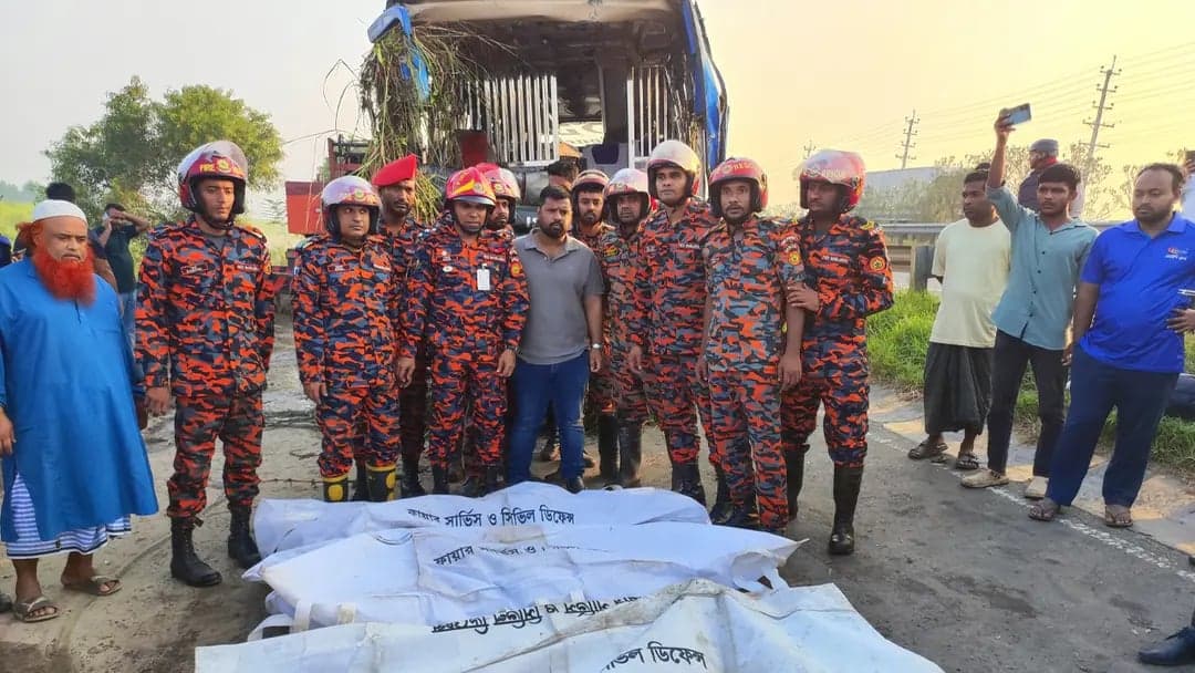 3 killed as bus plunges into ditch on Dhaka-Mawa Expressway
