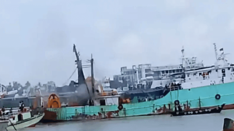 Six burned in fishing trawler explosion on Karnaphuli river