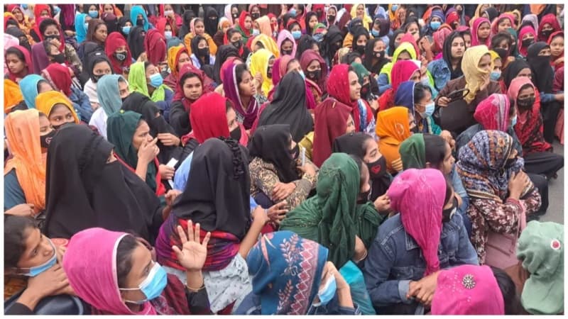 RMG workers in Gazipur demonstrate for wages set by govt, gridlock on Dhaka-Tangail highway